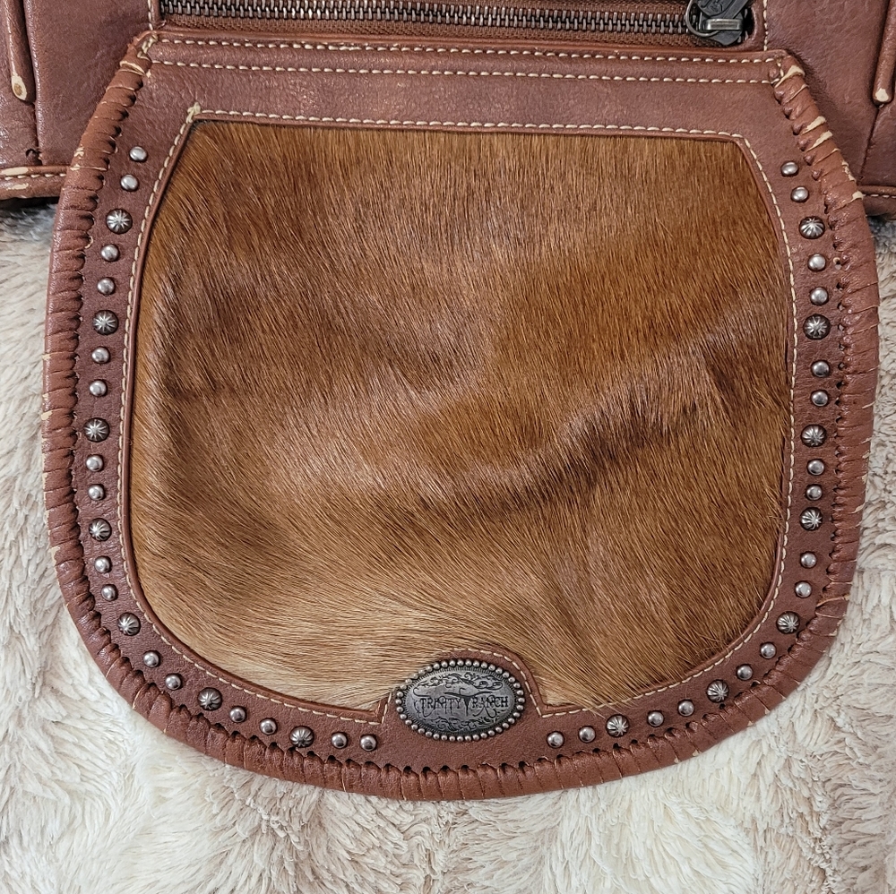 Trinity Ranch Crossbody 💛 - Picture 7 of 10